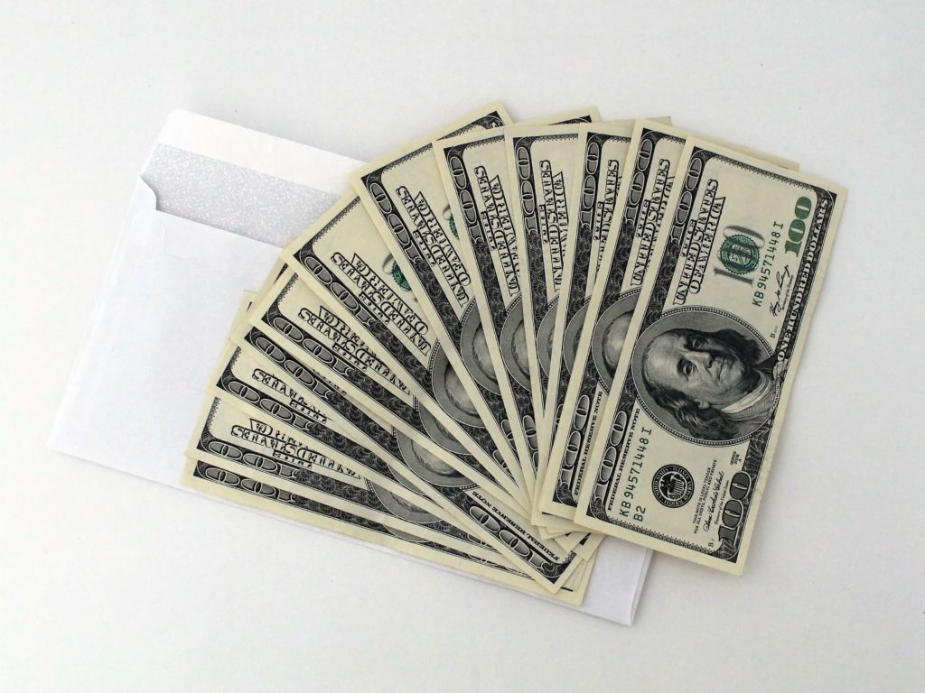 Which Should You Choose Dropshipping or an Inventory Model